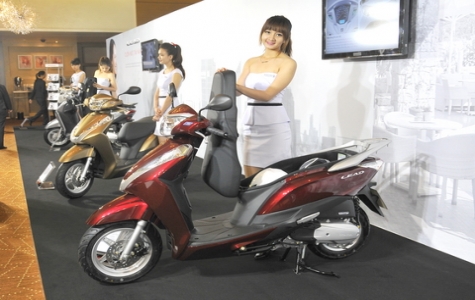 Xe ga Honda Lead 125 một mình “loạn” giá