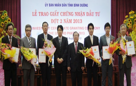 Bình Dương trao giấy phép đầu tư cho 25 doanh nghiệp