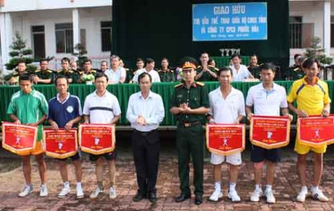 Lực lượng vũ trang tỉnh và Công ty Cổ phần Cao su Phước Hòa: 10 năm gắn kết và phát triển