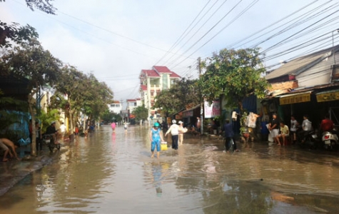 Ngập lụt nặng trên địa bàn thị trấn Mỹ Phước, huyện Bến Cát