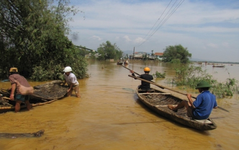 Nhiều người chết và mất tích do mưa lũ ở Miền Trung