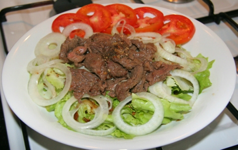 Salad xà lách trộn thịt bò