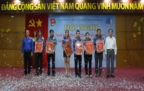 Khen thưởng 10 tập thể và 93 cá nhân có thành tích xuất sắc