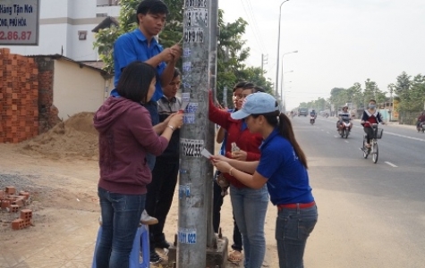 Đoàn phường Phú Hòa (TP.TDM): Ra quân dọn dẹp vệ sinh các tuyến đường kiểu mẫu