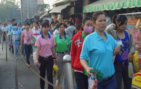 Công nhân phấn khởi trở lại làm việc sau tết