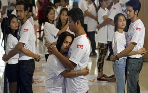 Thi ôm nhau lâu nhất nhân ngày Valentine