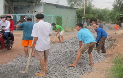 Chi hội 3 miền: Ra quân làm đường giao thông nông thôn