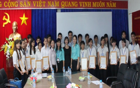 Hội Sinh viên tỉnh: Trao 25 suất học bổng cho sinh viên vượt khó, học giỏi