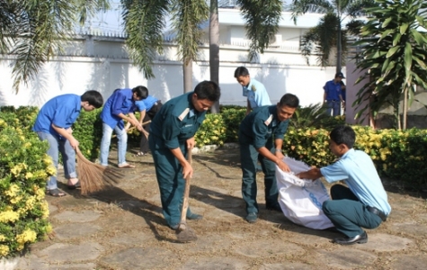 Phường đoàn Bình Hòa, TX.Thuận An: Ra quân vệ sinh môi trường