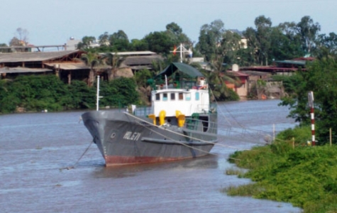 Tổ quốc bên bờ sóng : Ký ức một chuyến tàu không số