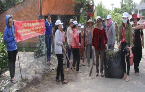 Ra quân làm đẹp đường phố