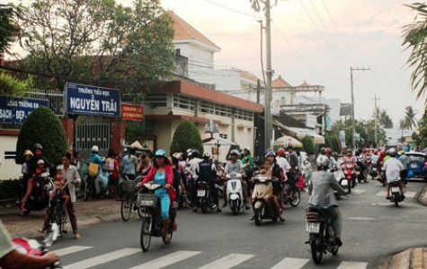 Bảo đảm an toàn giao thông mùa tựu trường: Cần giải quyết từ gốc