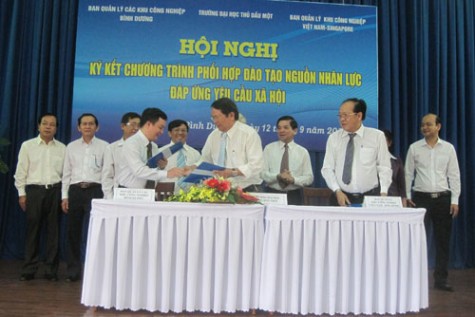 Trường đại học Thủ Dầu Một: Ký kết chương trình phối hợp đào tạo nguồn nhân lực