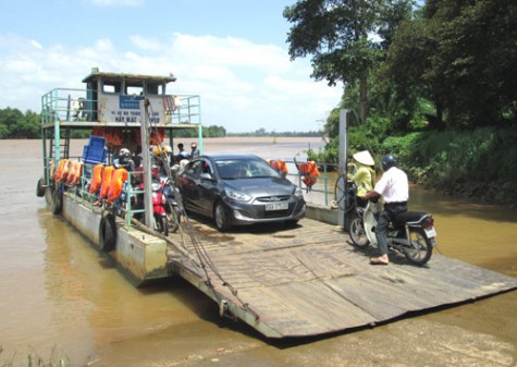 Nghề đưa phà trên đất Tân Uyên