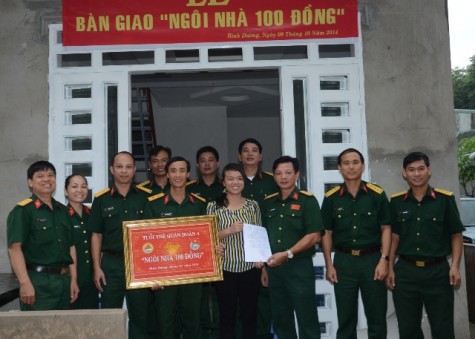 Quân đoàn 4 trao “Ngôi nhà 100 đồng” cho chiến sĩ