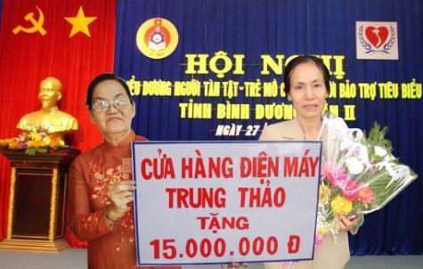 Nữ doanh nhân làm từ thiện