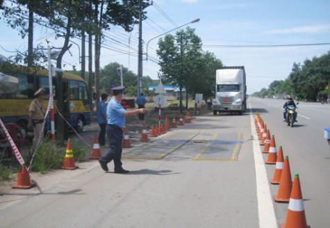 Siết chặt quản lý kinh doanh vận tải và kiểm soát tải trọng xe