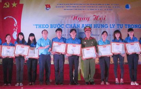 Tại ngày hội “Theo bước chân anh hùng Lý Tự Trọng”: Nhiều tập thể, cá nhân được tuyên dương, khen thưởng