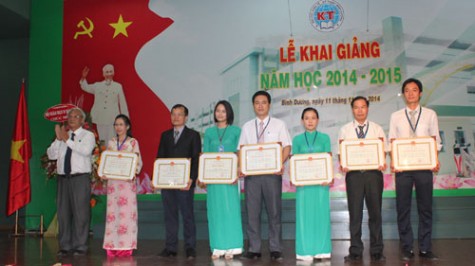 Trường Đại học Kinh tế-Kỹ thuật Bình Dương khai giảng năm học 2014-2015