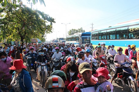 Để không tái diễn tình trạng ùn tắc giao thông vào những ngày cuối tuần: Phối hợp tìm hướng giải quyết