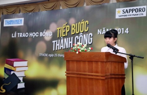 Năm sinh viên xuất sắc được trao học bổng Tiếp bước thành công