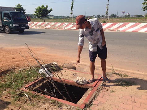 Nhiều nắp cống trên đường Nguyễn Thị Minh Khai bị mất