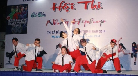 Hội thi Các nhóm nhảy Hiphop TX.Dĩ An mở rộng năm 2014: Ngẫu Hứng Team giải nhất