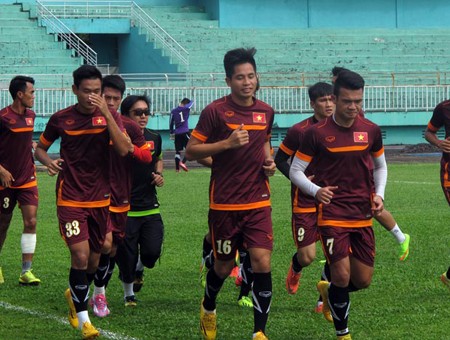 Trước trận bán kết lượt đi  AFF Suzuki Cup 2014: Đội tuyển Việt Nam đau đầu với tuyến giữa!