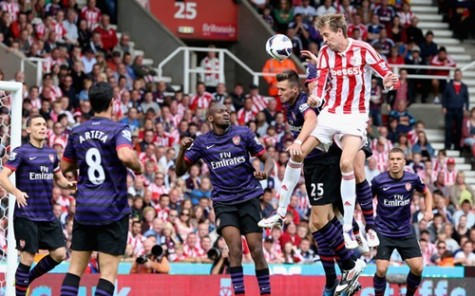 Arsenal gục ngã 2-3 trước Stoke City