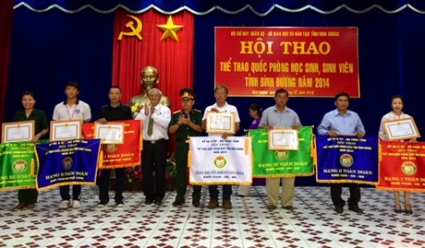 Bế mạc Hội thao thể thao quốc phòng học sinh, sinh viên năm 2014: Trường Đại học Kinh tế - Kỹ thuật và trường THPT Dầu Tiếng đoạt giải nhất toàn đoàn