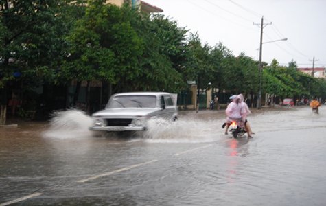 Cử tri quan tâm nhiều vấn đề “nóng”