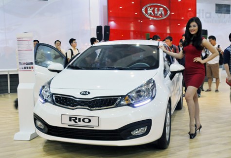 Kia Rio sedan giá sốc: 490 triệu đồng