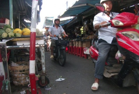 Lập lại trật tự chợ Lái Thiêu