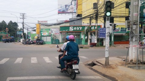 Chốt đèn “cùng màu”