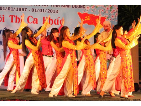 Nhiều hoạt động văn nghệ, thể thao chào mừng năm mới 2015