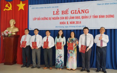 Bế giảng lớp bồi dưỡng dự nguồn cán bộ lãnh đạo, quản lý tỉnh Bình Dương Khóa II, năm 2014