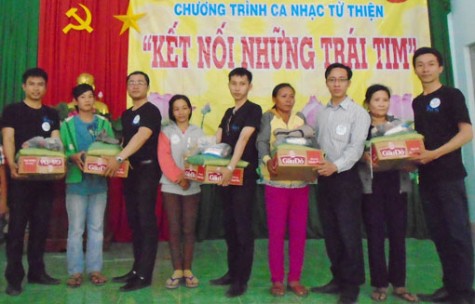 Tặng 150 phần quà cho người nghèo