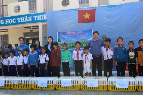 Hội đồng Đội tỉnh: Tổ chức chương trình “Mùa xuân cho em” tại vùng biên giới tỉnh Đắc Lắc