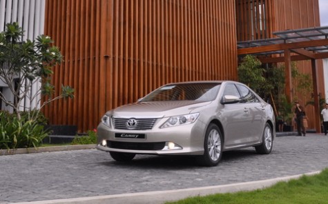 Tháng 1, Toyota Camry bất ngờ lao dốc