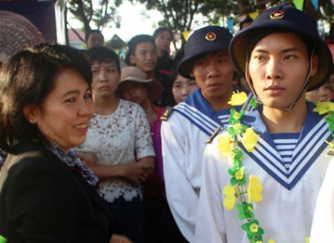 TX.Bến Cát: Đưa tiễn 110 thanh niên lên đường nhập ngũ