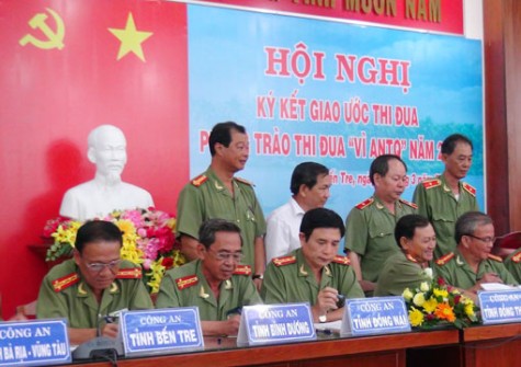 Cụm thi đua số 8 – Bộ Công an: Ký kết giao ước thi đua năm 2015