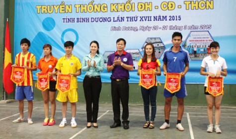 Khai mạc Giải bóng chuyền truyền thống khối đại học-cao đẳng-trung học chuyên nghiệp