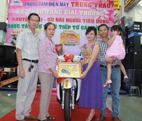 Trung tâm Điện máy Trung Thảo: Trao thưởng “Vui cùng Trung Thảo - chào Xuân Ất Mùi 2015”