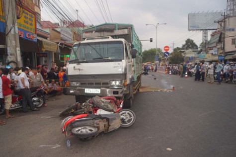 Tai nạn giao thông liên hoàn làm 2 người chết