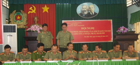 Công an huyện, thị xã, thành phố: Ký kết giao ước thi đua năm 2015