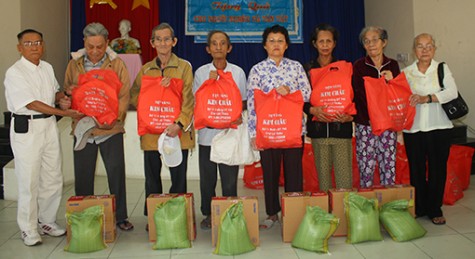 “Sống trong đời sống, cần có một tấm lòng”