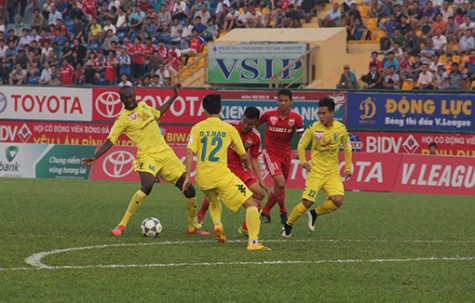 Vòng 11 V-League 2015: Tranh thủ soán ngôi của B.Bình Dương?