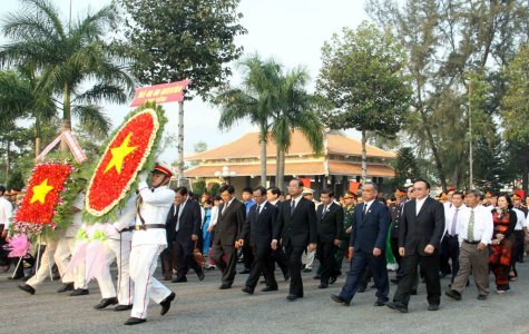 Lãnh đạo tỉnh viếng Nghĩa trang Liệt sỹ