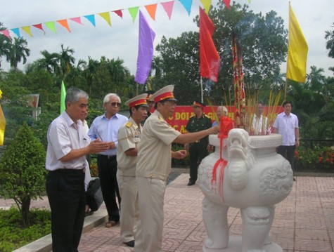 Tự hào quê hương anh dũng