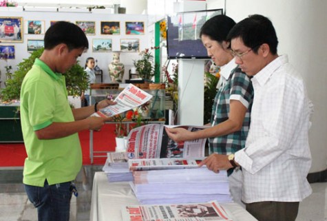 Triển lãm thành tựu kinh tế - xã hội tỉnh Bình Dương 40 năm xây dựng và phát triển: Mỗi ngày đón hơn 10.000 lượt khách tham quan, thưởng lãm